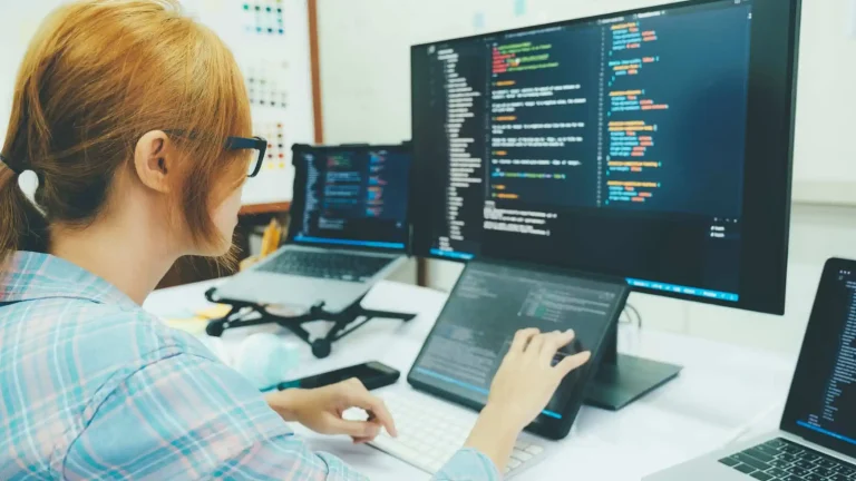 A lady web developer